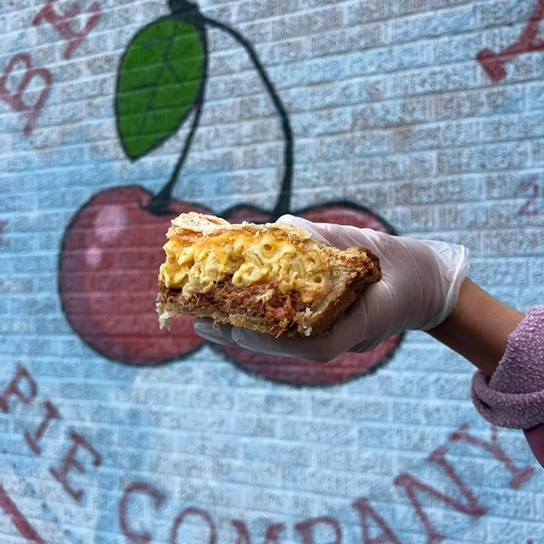 Happy Mac n Que Pie